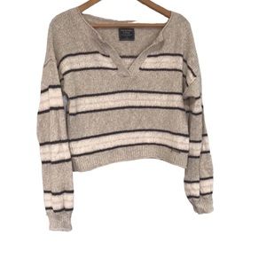 Abercrombie and Fitch knit cropped long sleeve sweater size Small blush pink